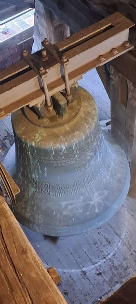 Kirchenglocke in der Vareler Schlosskirche