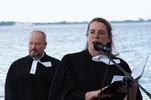 Strandtaufe in Dangast - Pastorin Maike Mittelsteiner und Pastor Edgar Rebbe.
