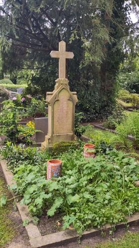 Friedhof - Alte Grabsteine