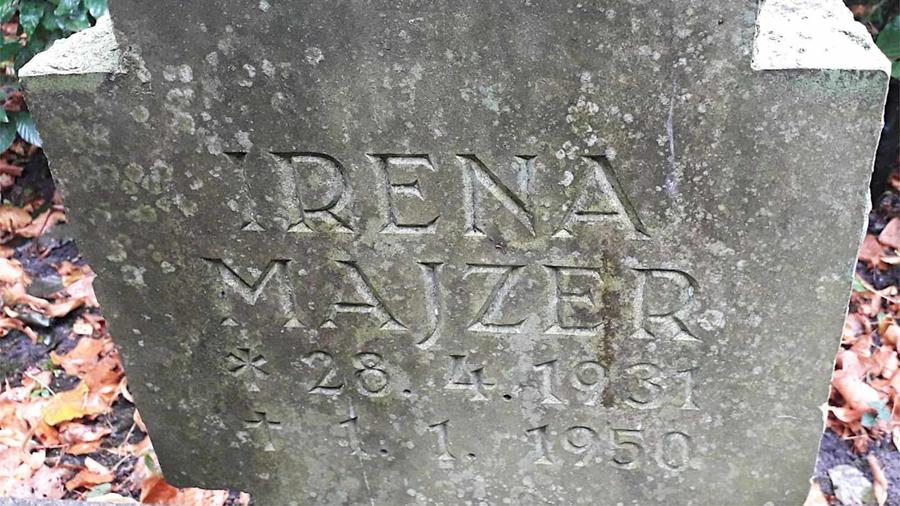 Grabstein Irena Majzer.