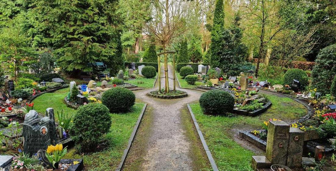 Urnenhain - Vareler Friedhof.