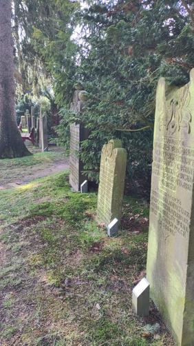 Friedhof - Alte Grabsteine