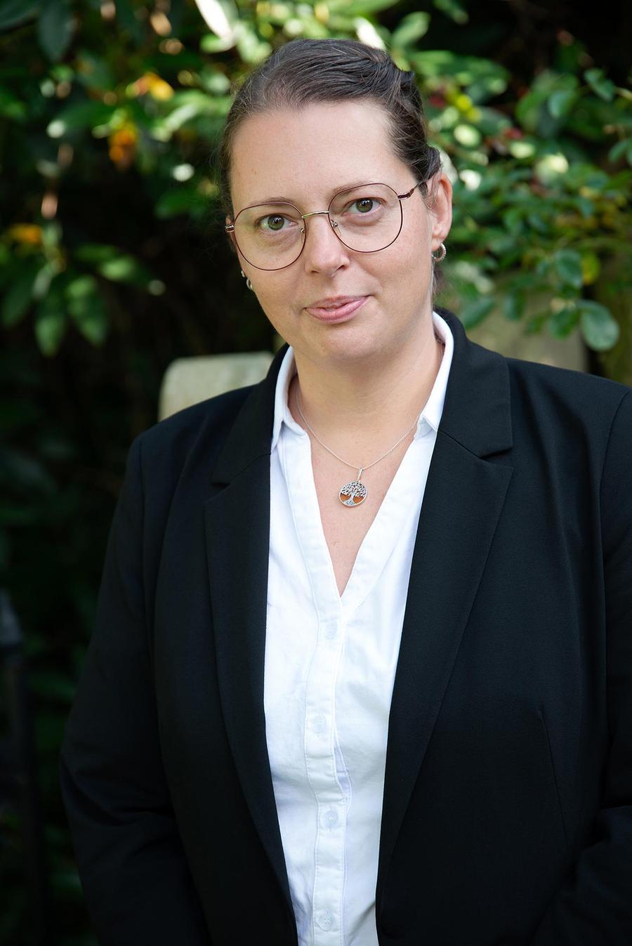 Simone Freesemann, Bestatterin