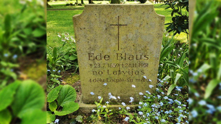 Grabstein von Ede Blaus auf dem Vareler Friedhof. Bild: © Jeanette Scheffert. Grabstein von Ede Blaus auf dem Vareler Friedhof. Bild: © Jeanette Scheffert.
