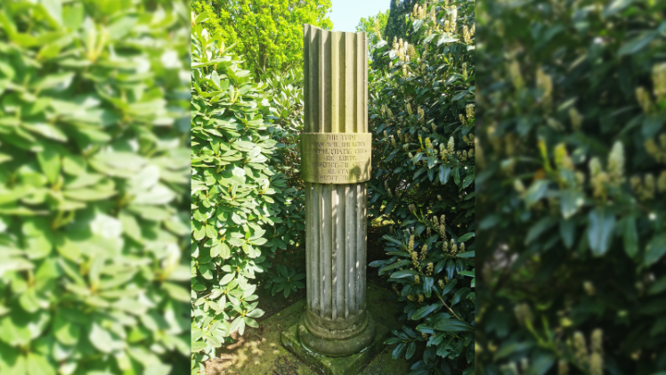Grabstein 24 - Vorderseite. Bild: © Jeanette Scheffert. Grabstein 24 - Vorderseite. Bild: © Jeanette Scheffert.