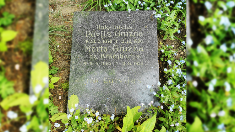 Grabstein von Ehepaar Pavils und Marta Gruzna auf dem Vareler Friedhof. Bild: © Jeanette Scheffert. Grabstein von Ehepaar Pavils und Marta Gruzna auf dem Vareler Friedhof. Bild: © Jeanette Scheffert.